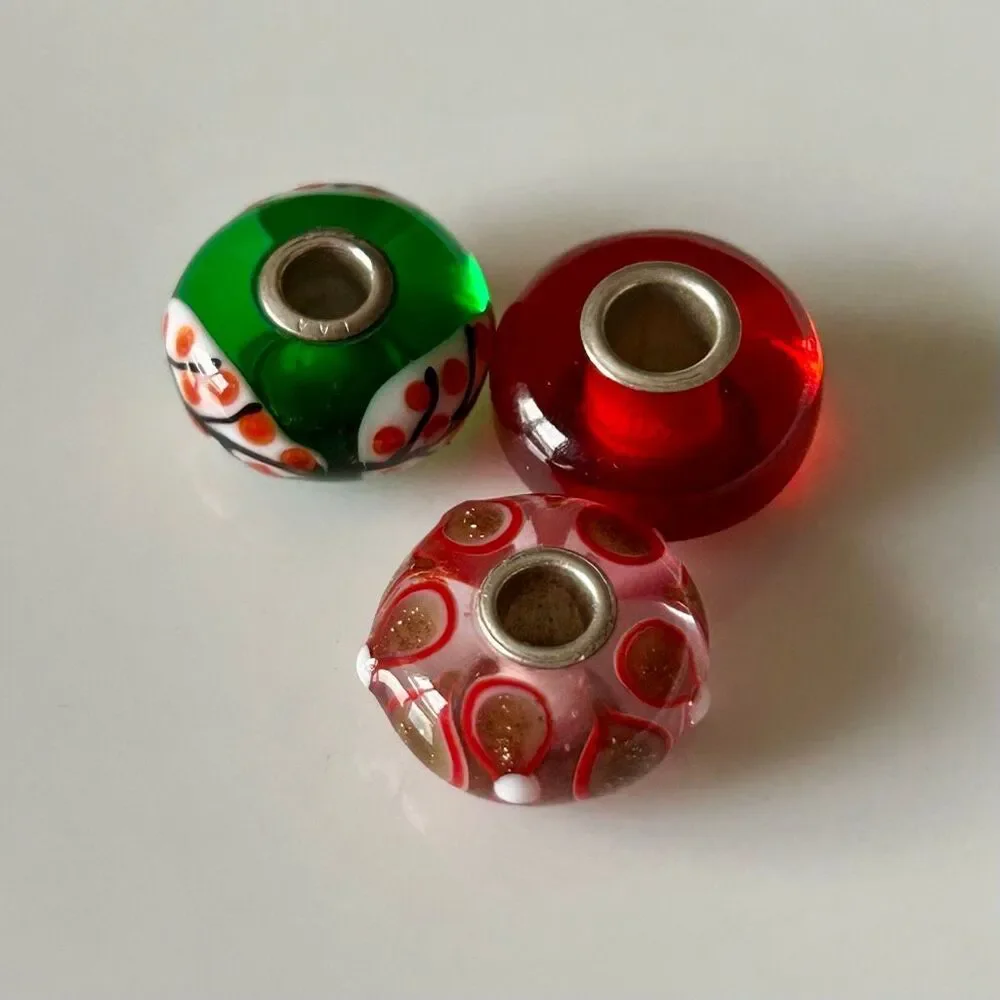 TROLLBEADS 2 Uniques Green Red & Glitter LAA 925S w Artisan Red Glass & Silver